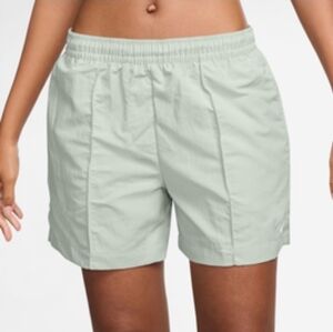 Nike Women's Mid Rise 5" Length Athletic Shorts Size Small
